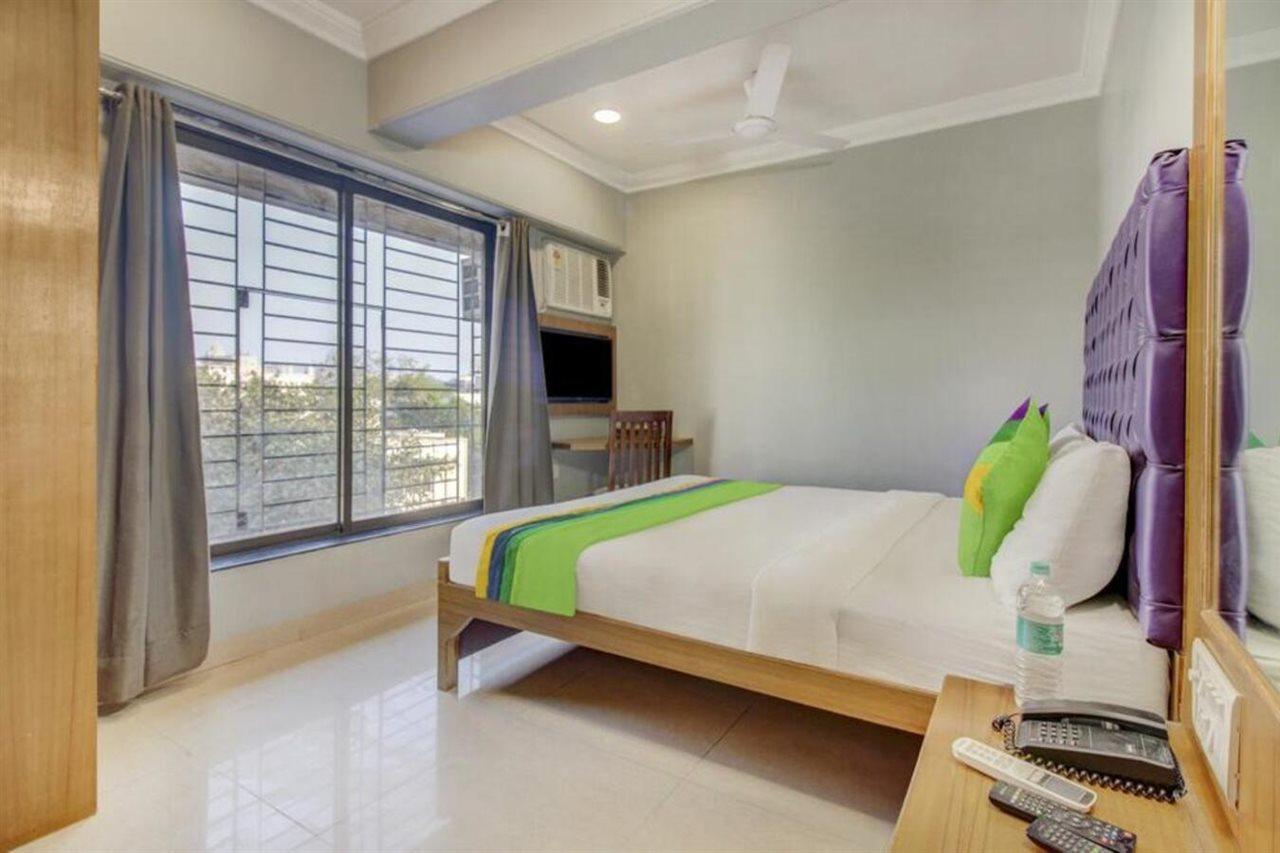 Treebo Cruz Royale Santacruz West Hotel Mumbai Bagian luar foto