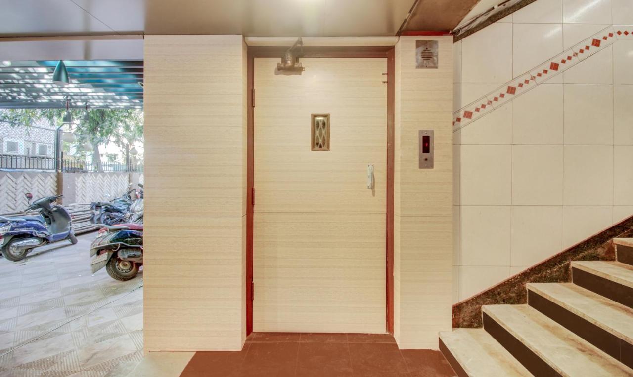 Treebo Cruz Royale Santacruz West Hotel Mumbai Bagian luar foto