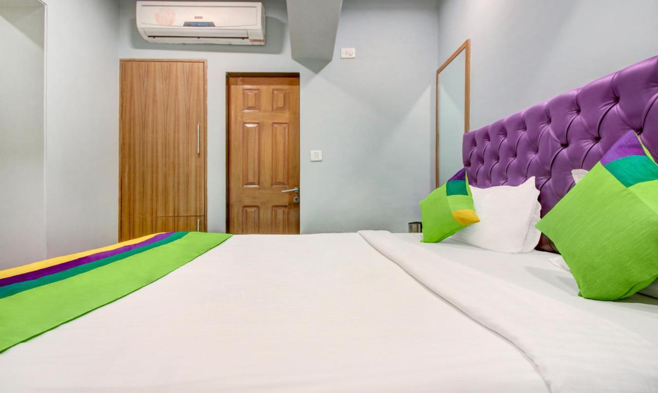 Treebo Cruz Royale Santacruz West Hotel Mumbai Bagian luar foto
