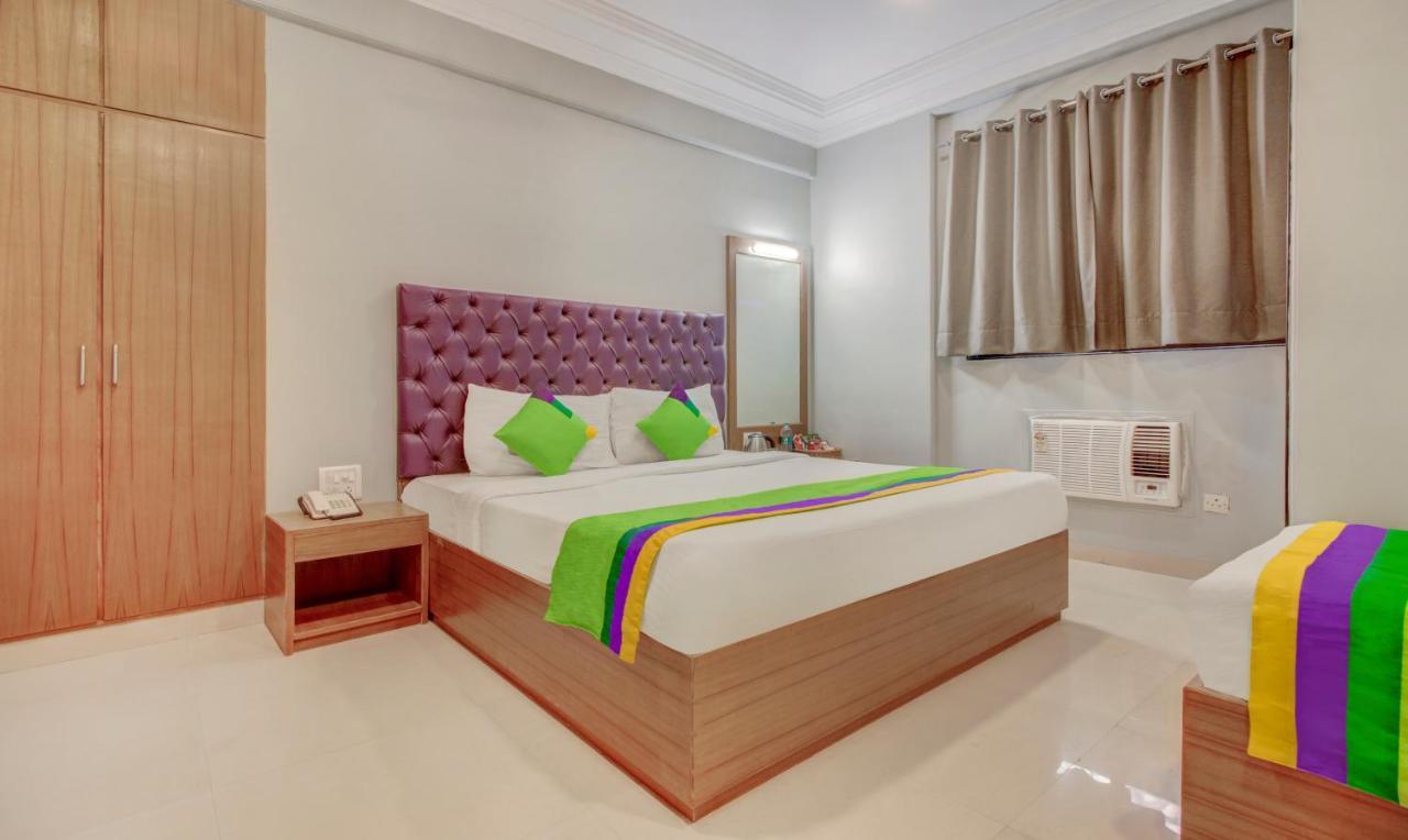 Treebo Cruz Royale Santacruz West Hotel Mumbai Bagian luar foto