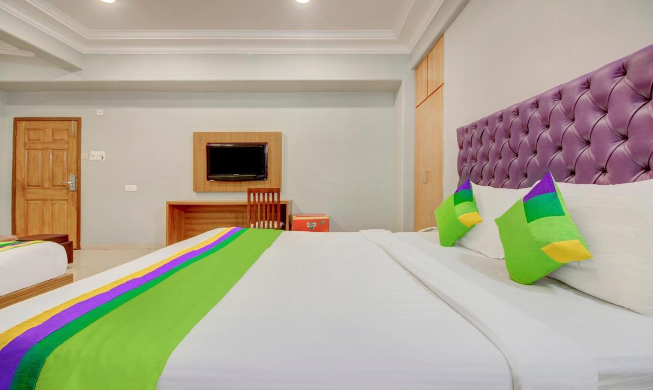 Treebo Cruz Royale Santacruz West Hotel Mumbai Bagian luar foto