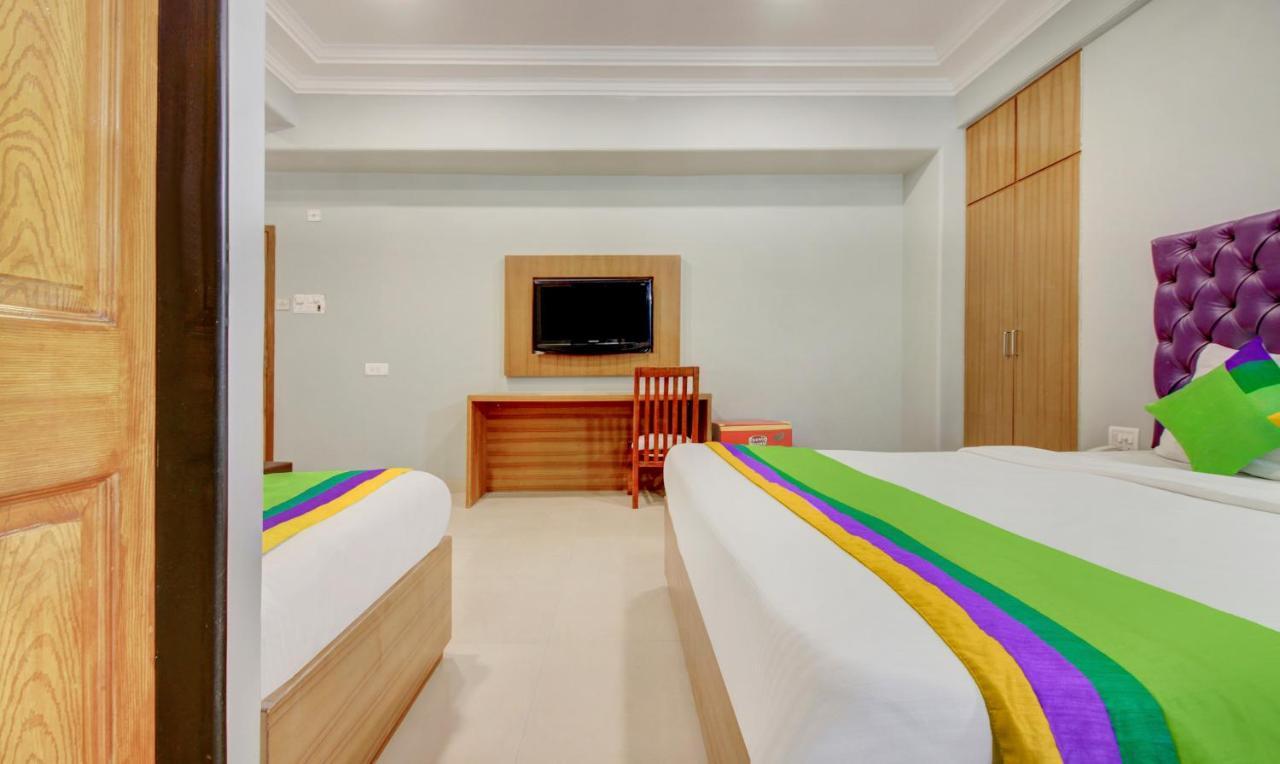 Treebo Cruz Royale Santacruz West Hotel Mumbai Bagian luar foto