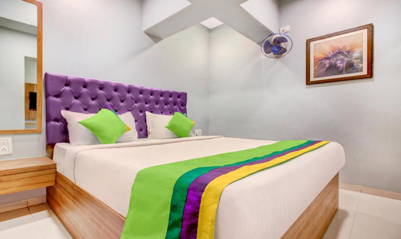 Treebo Cruz Royale Santacruz West Hotel Mumbai Bagian luar foto