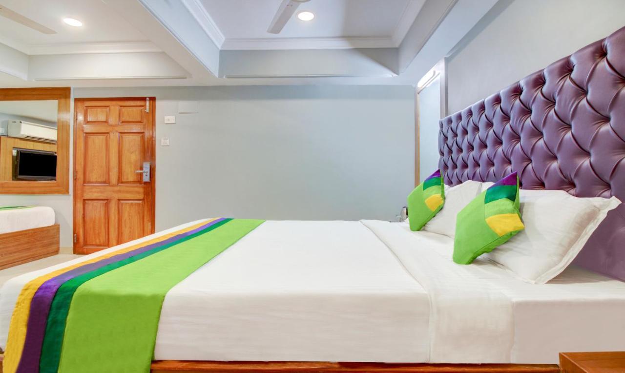 Treebo Cruz Royale Santacruz West Hotel Mumbai Bagian luar foto