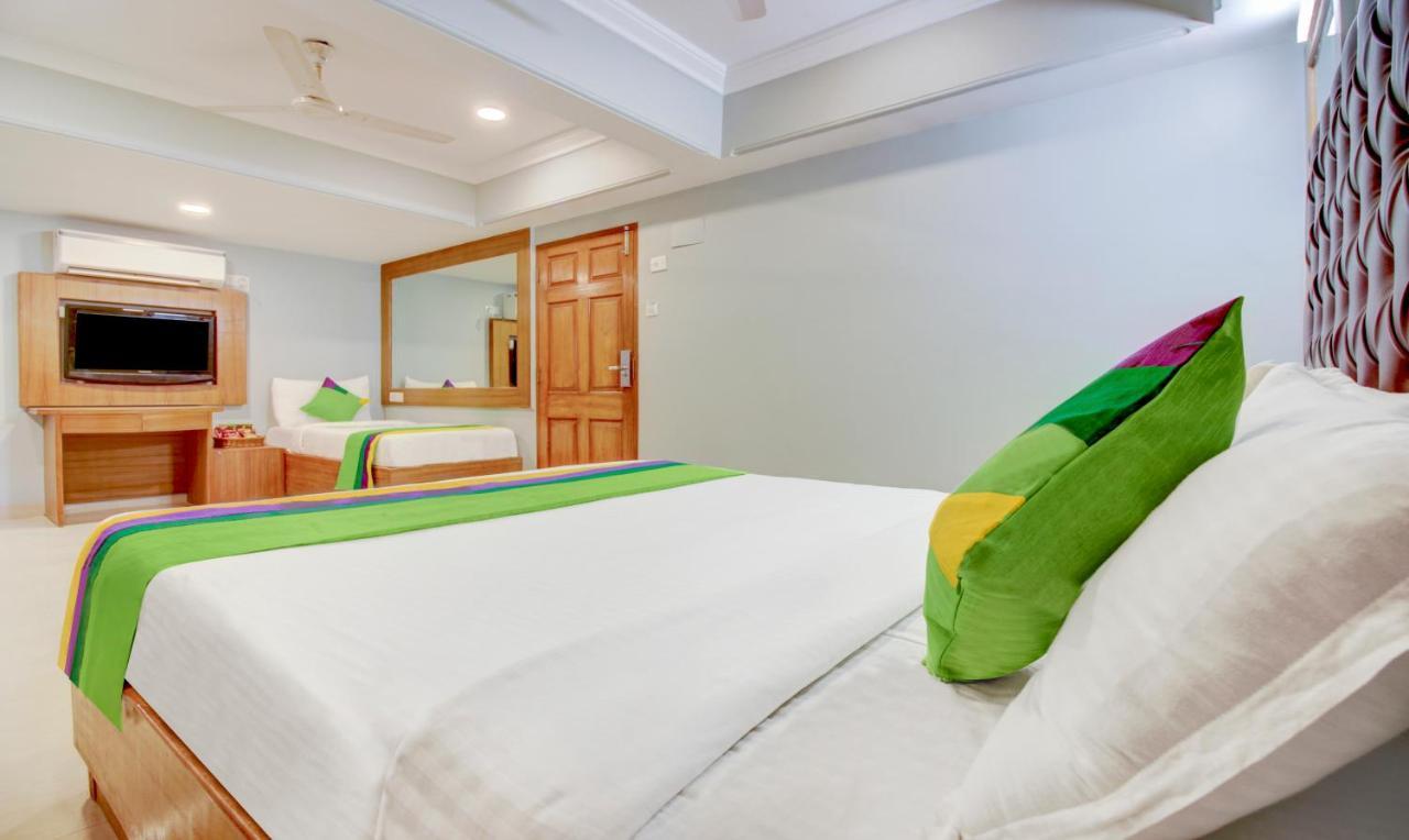 Treebo Cruz Royale Santacruz West Hotel Mumbai Bagian luar foto
