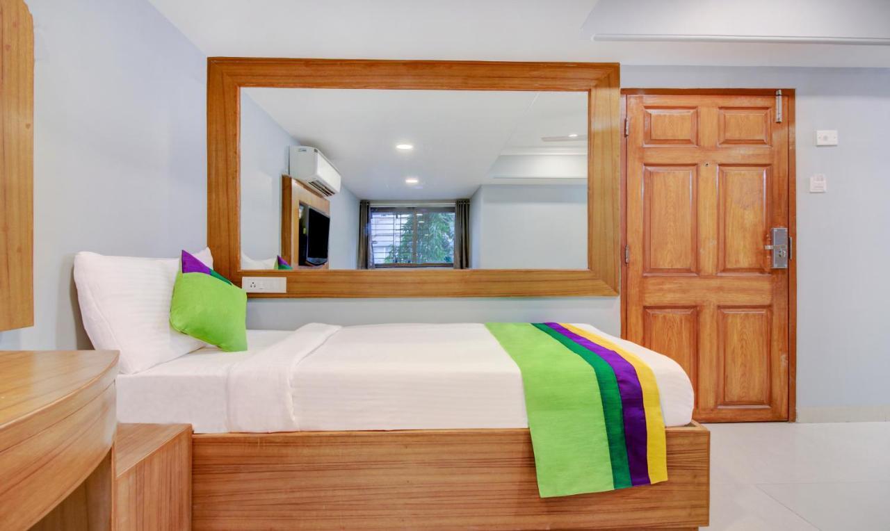 Treebo Cruz Royale Santacruz West Hotel Mumbai Bagian luar foto