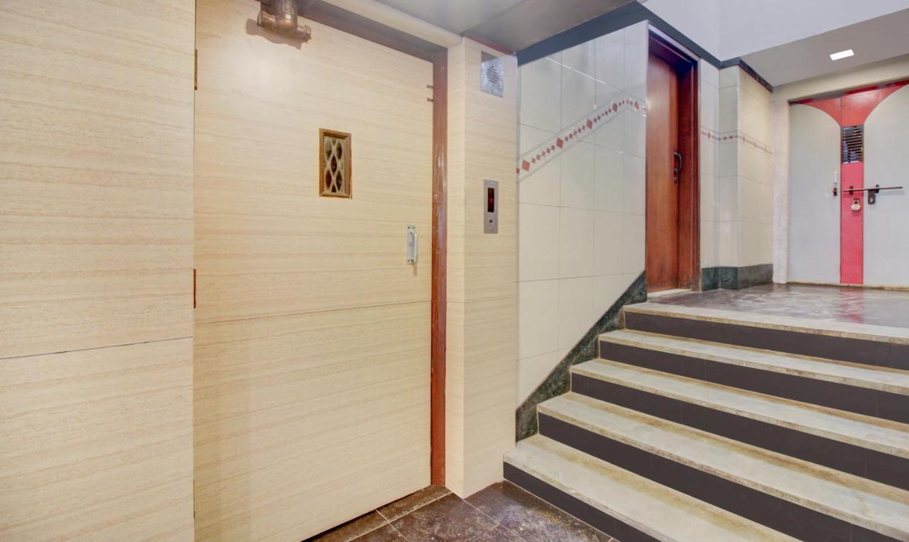 Treebo Cruz Royale Santacruz West Hotel Mumbai Bagian luar foto