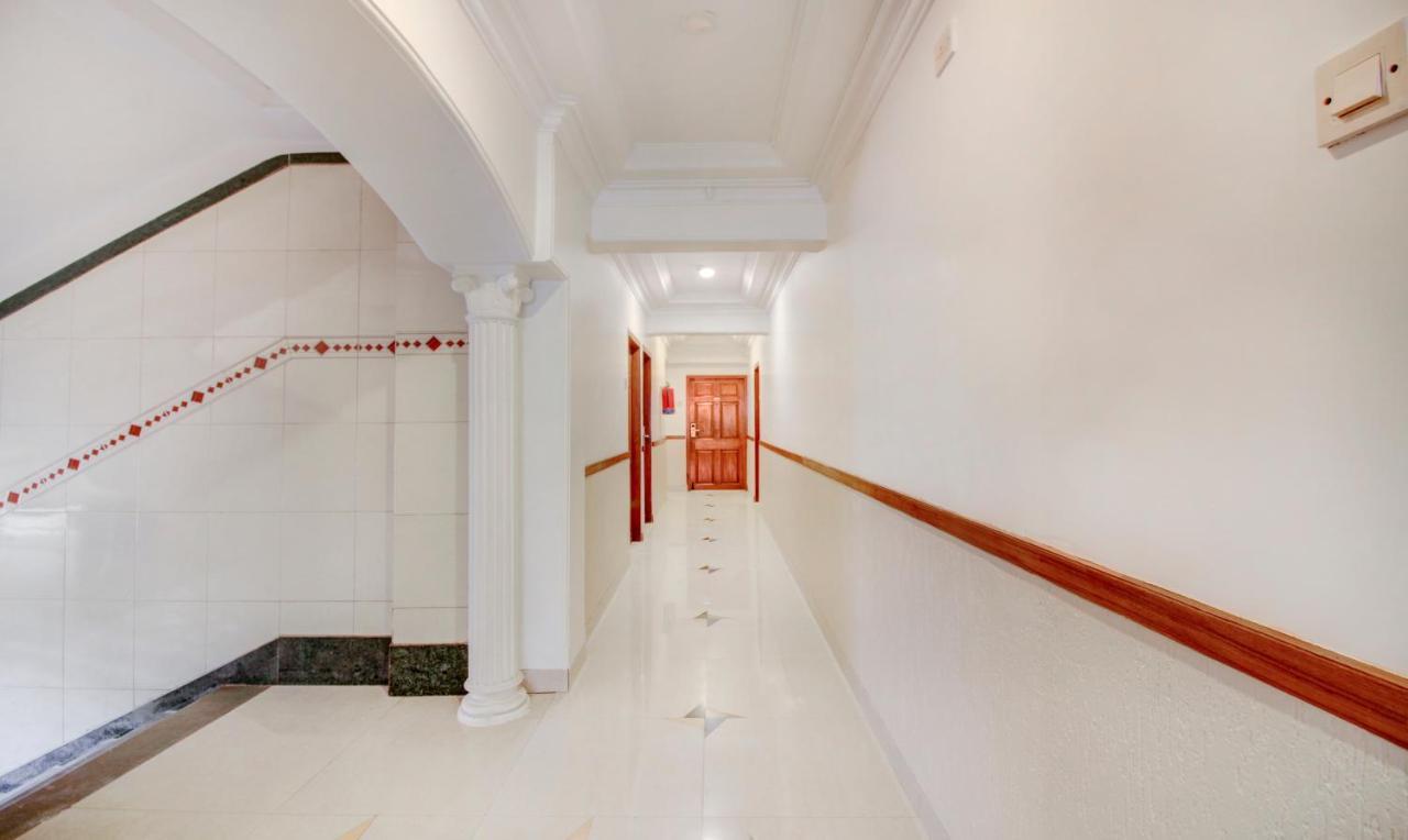 Treebo Cruz Royale Santacruz West Hotel Mumbai Bagian luar foto