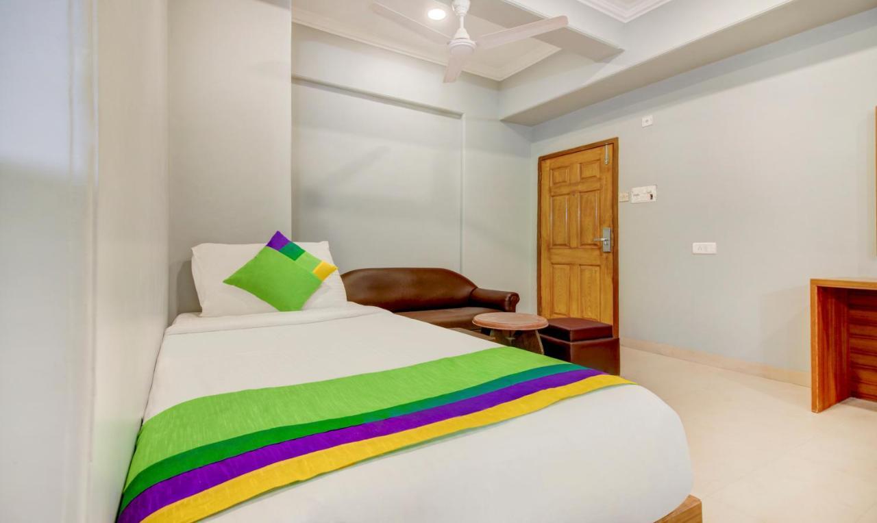 Treebo Cruz Royale Santacruz West Hotel Mumbai Bagian luar foto
