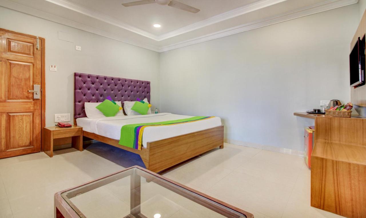 Treebo Cruz Royale Santacruz West Hotel Mumbai Bagian luar foto