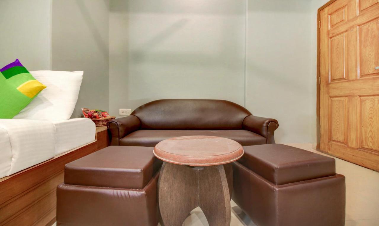Treebo Cruz Royale Santacruz West Hotel Mumbai Bagian luar foto