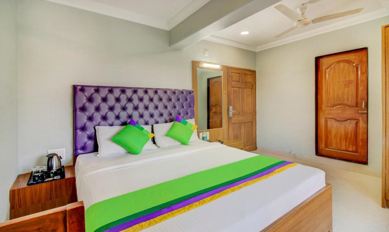 Treebo Cruz Royale Santacruz West Hotel Mumbai Bagian luar foto