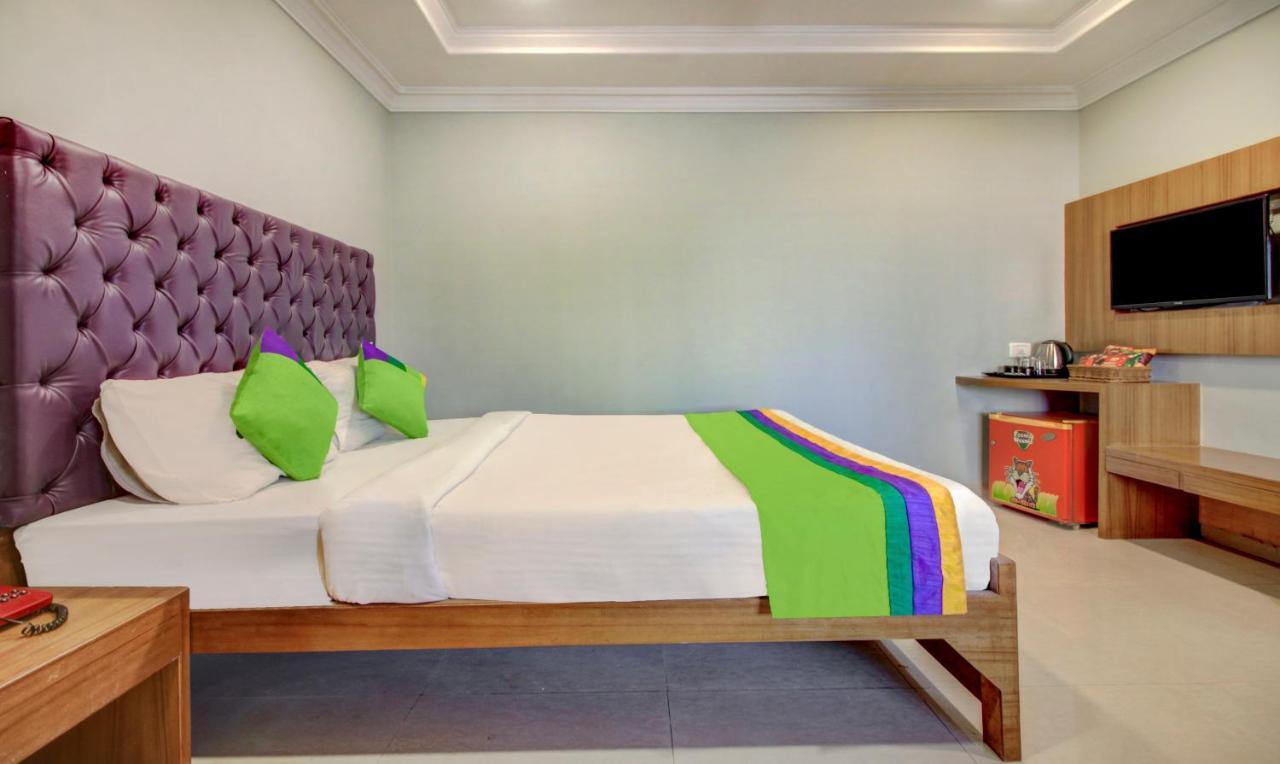 Treebo Cruz Royale Santacruz West Hotel Mumbai Bagian luar foto