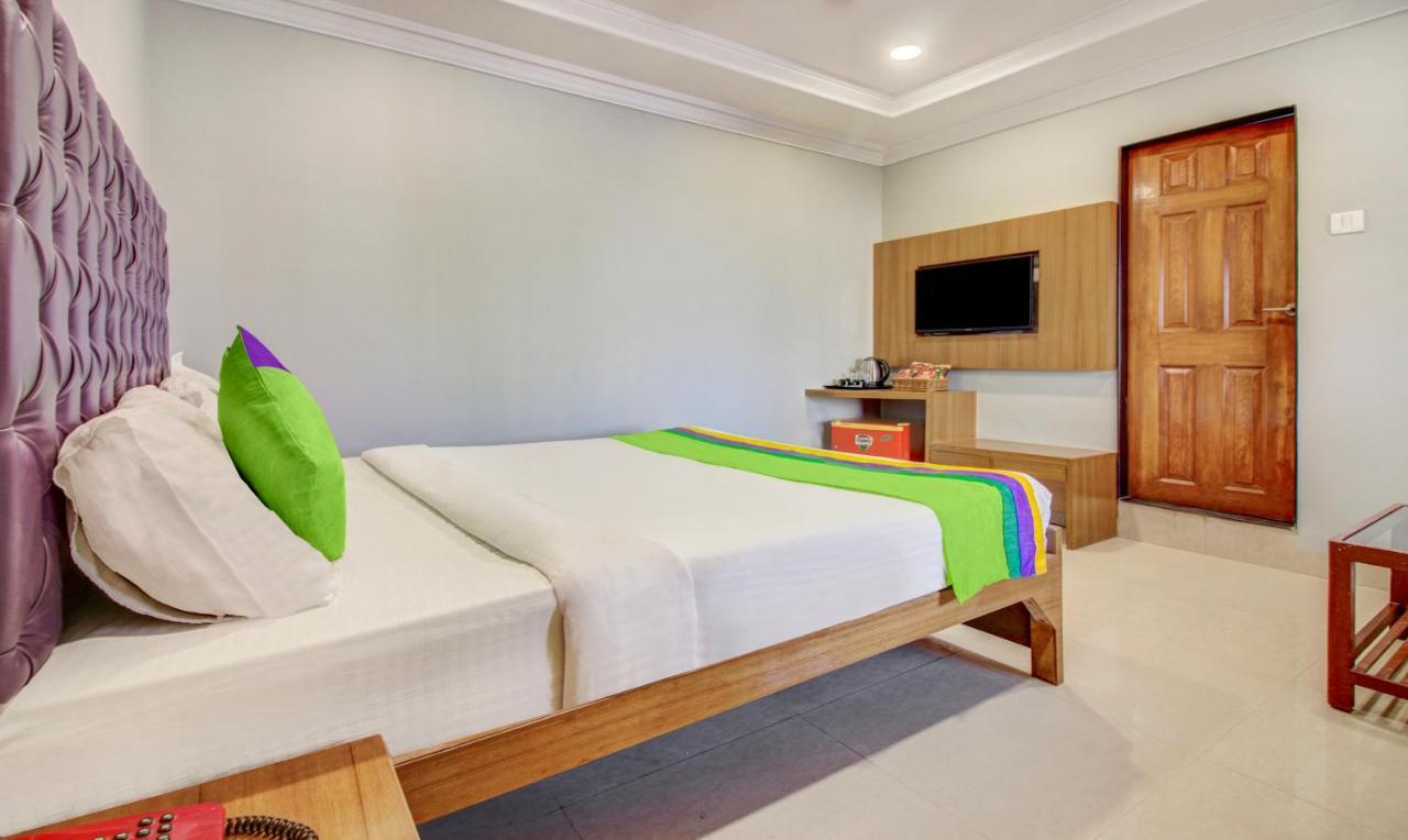 Treebo Cruz Royale Santacruz West Hotel Mumbai Bagian luar foto