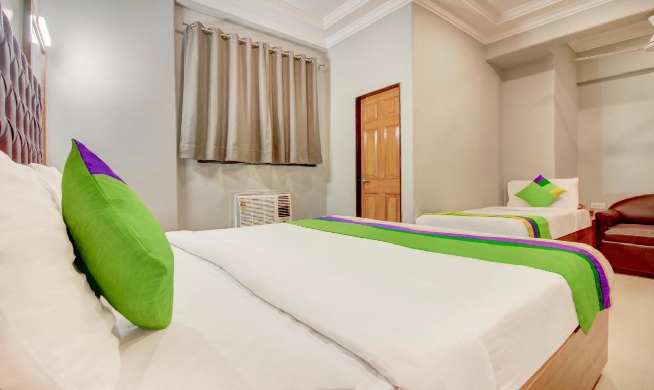 Treebo Cruz Royale Santacruz West Hotel Mumbai Bagian luar foto