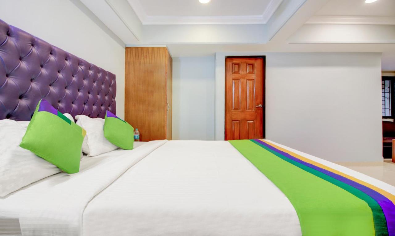 Treebo Cruz Royale Santacruz West Hotel Mumbai Bagian luar foto