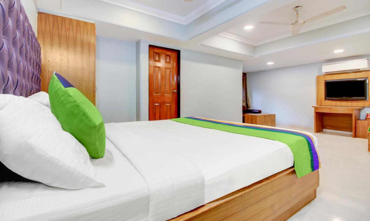 Treebo Cruz Royale Santacruz West Hotel Mumbai Bagian luar foto