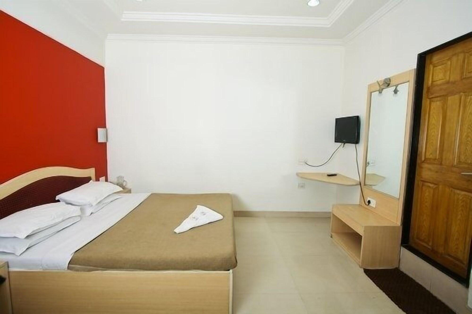 Treebo Cruz Royale Santacruz West Hotel Mumbai Bagian luar foto