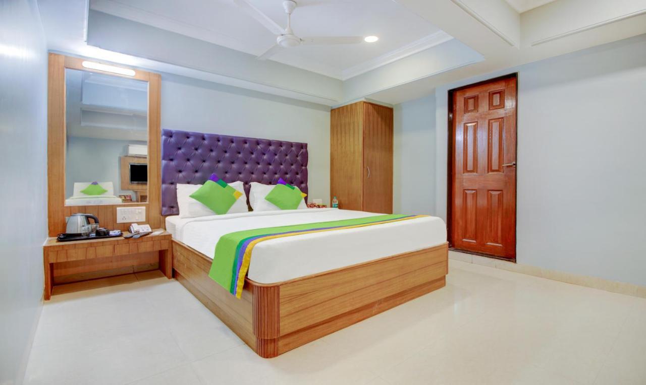 Treebo Cruz Royale Santacruz West Hotel Mumbai Bagian luar foto
